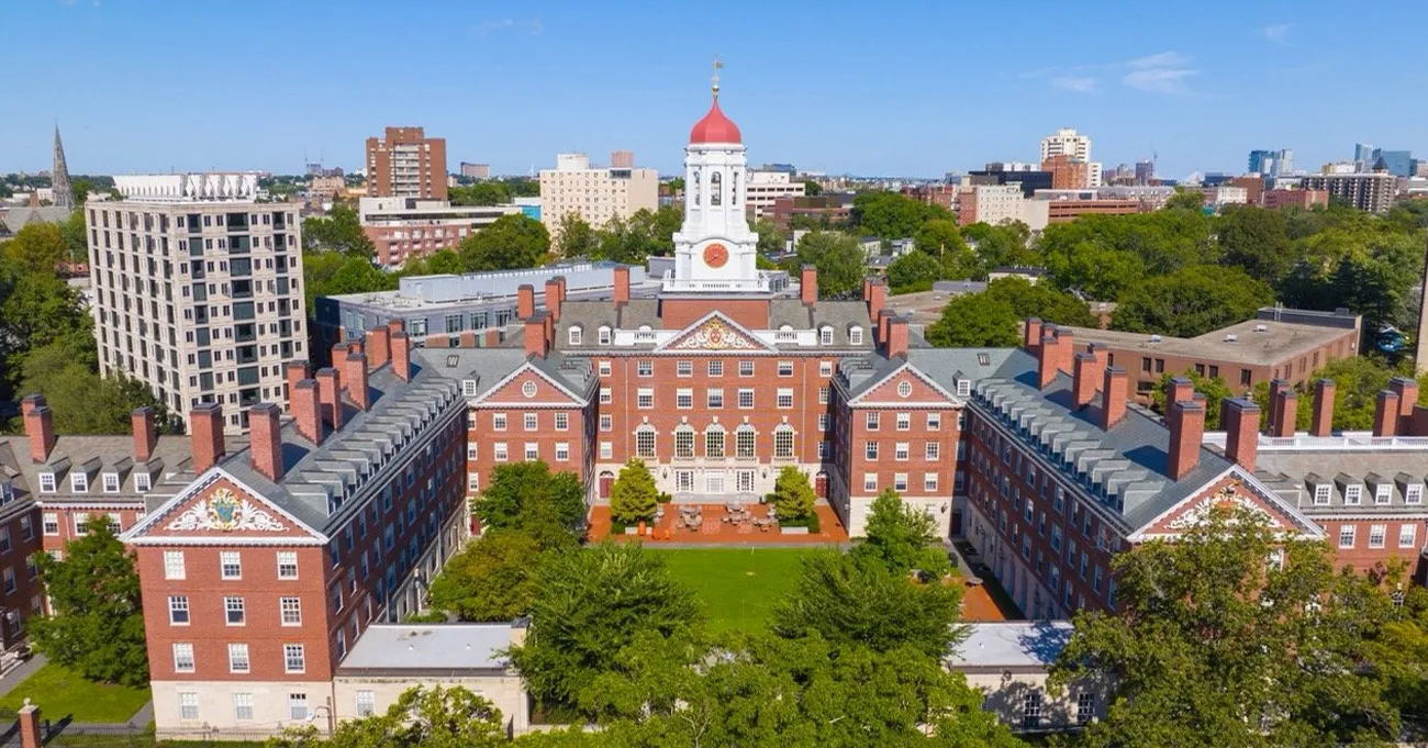 哈佛遭撤銷國際生錄取資格  現有學生需轉校或離美